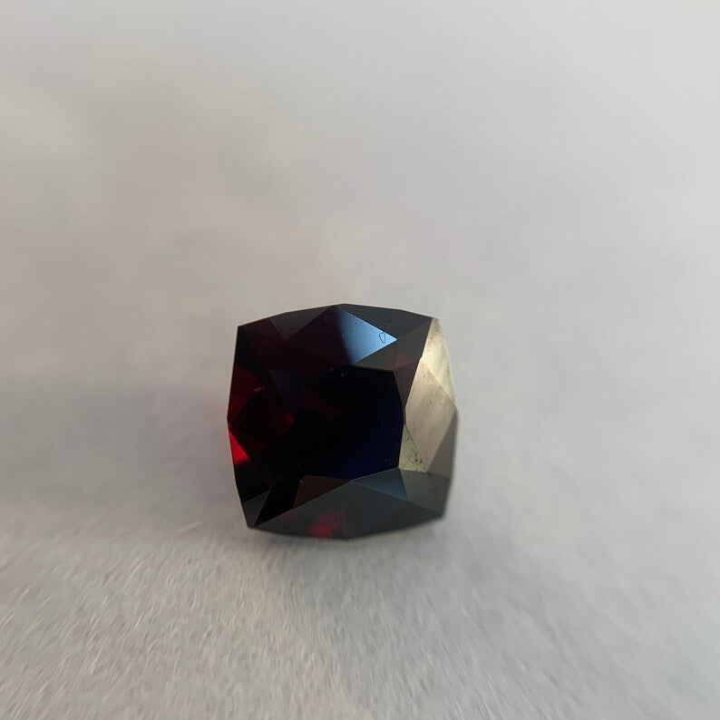 Exquisite Australian Red Garnet for Statement Jewelry_BrainAcademy.store