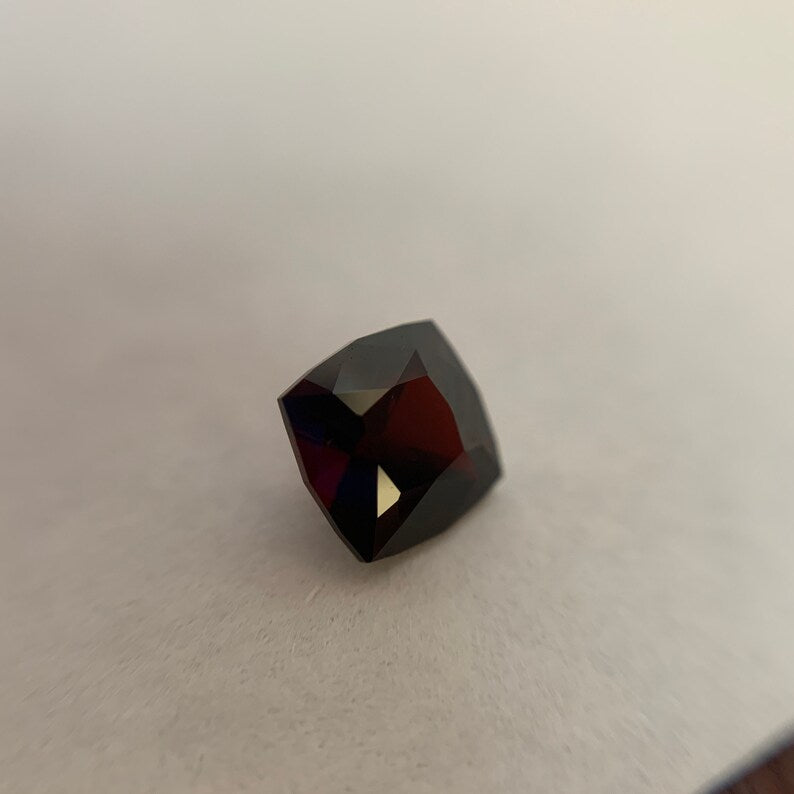 Exquisite Australian Red Garnet for Statement Jewelry_BrainAcademy.store